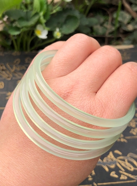 天然细款玛瑙玉髓玉手镯女款冰糯种玉镯子苹果绿细条闺蜜镯子