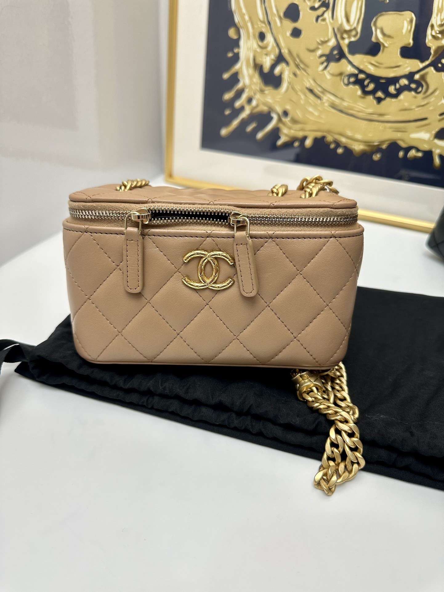Chanel香奈儿包22K金球圆柱调节扣化妆包长盒子米色高级工坊系列