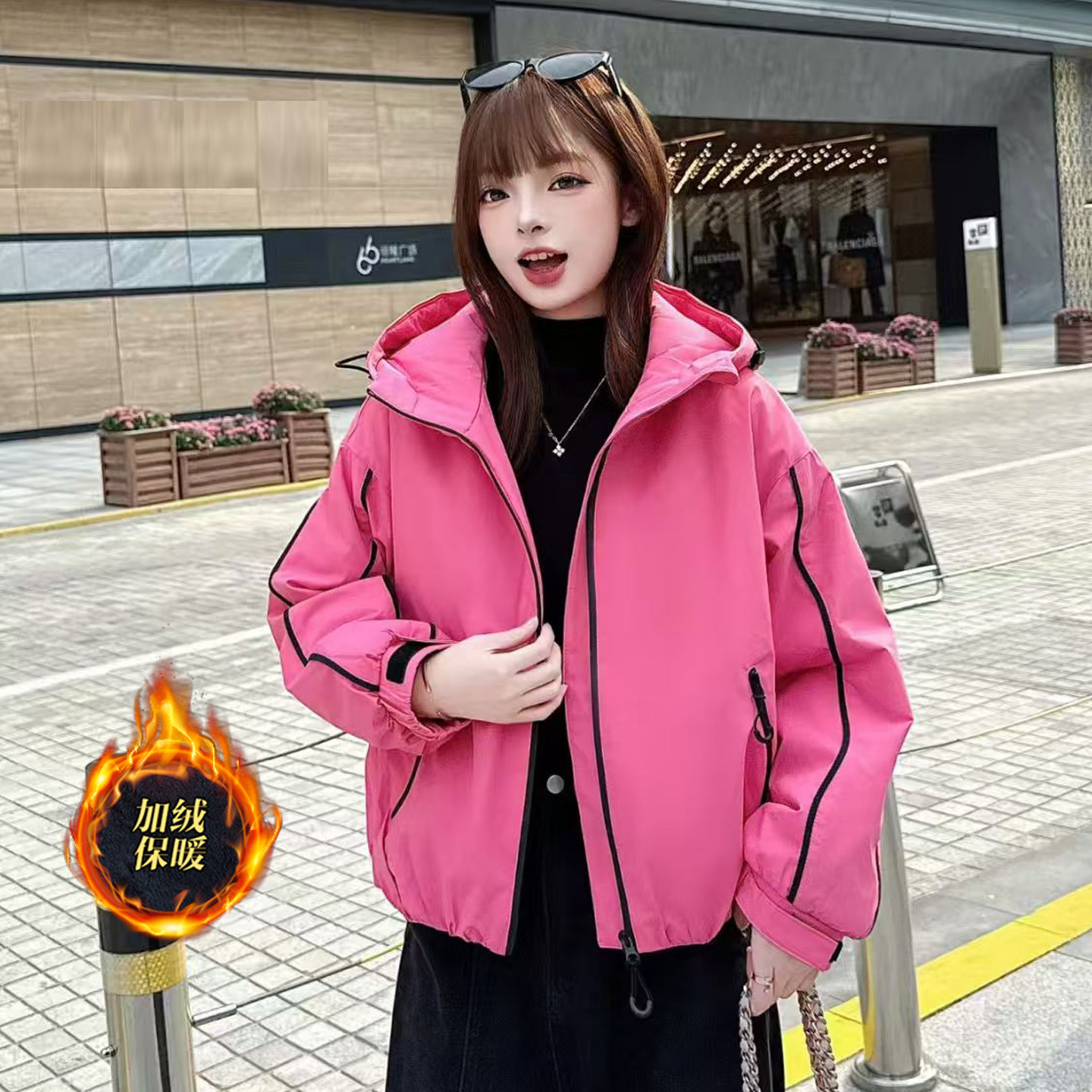 连帽加绒冲锋衣外套女冬季新款时尚宽松休闲减龄拼接加厚夹克上衣