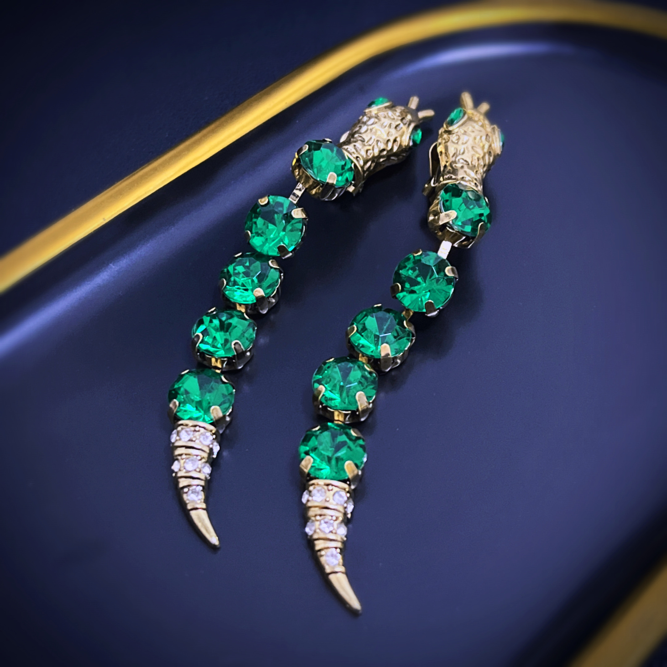 欧美新款热卖复古潮流生肖蛇耳环女个性感绿宝石无耳洞耳夹