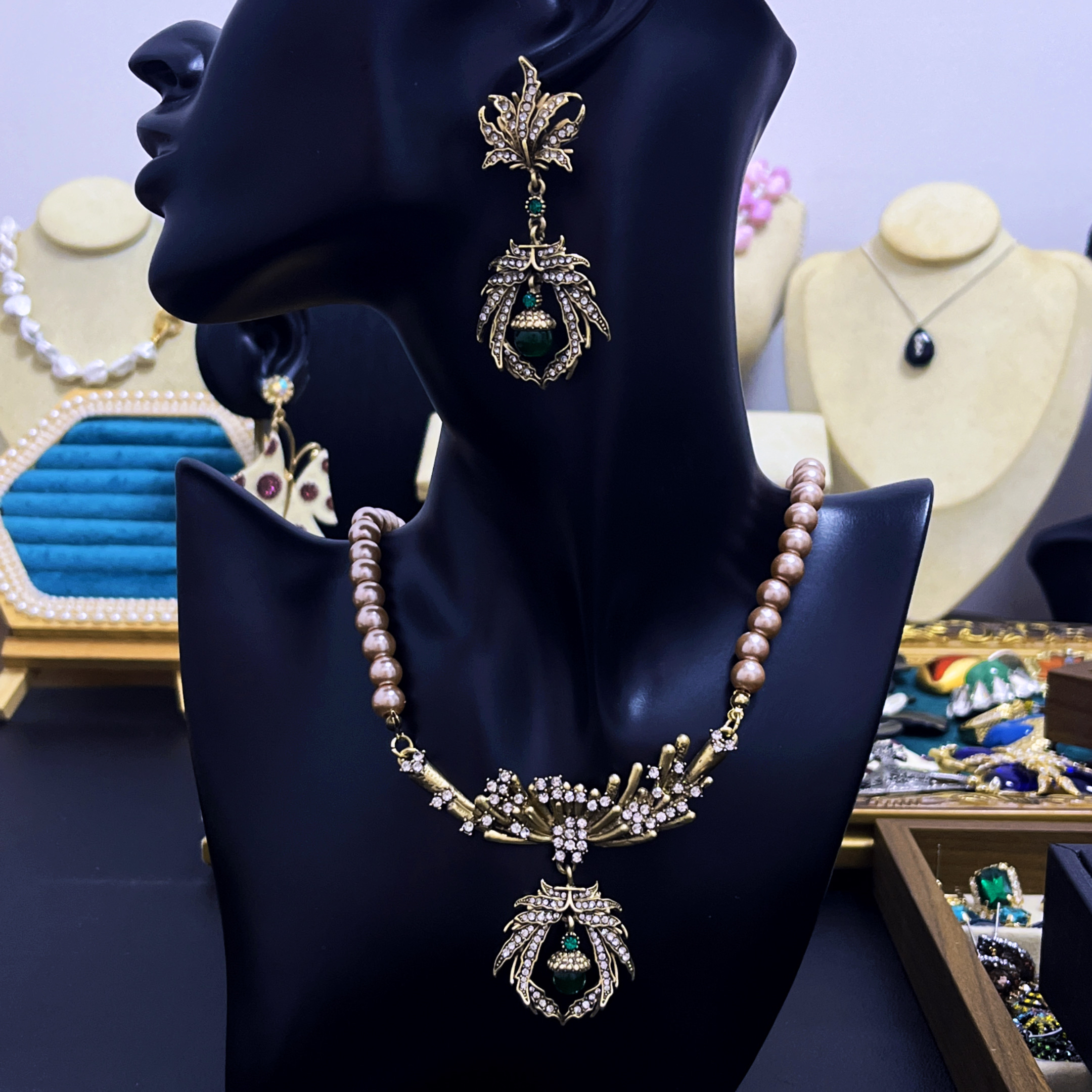 宫廷风镶钻树叶吊坠耳钉项链复古轻奢高级感锁骨链设计感饰品套装