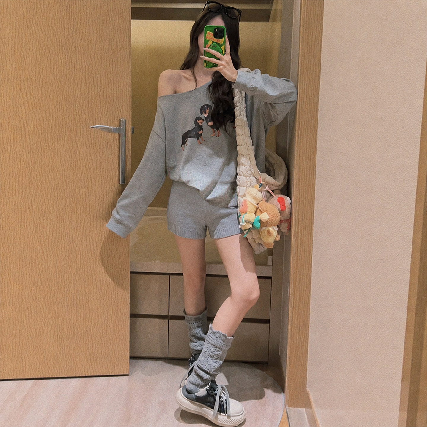 灰色针织短裤女秋季外穿2026新款包臀裤子小个子高腰显瘦辣妹热裤