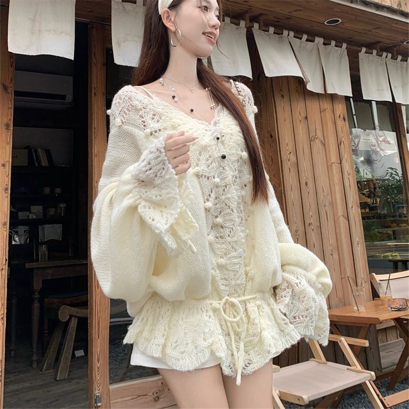 温柔风镂空钩花喇叭袖毛衣女2026秋季新款V领抽绳设计感针织上衣