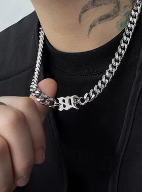 欧美时尚潮流简约男生钛钢项链高级感M字母钛钢个性气质嘻哈项链