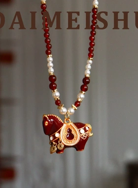 原创马年新中式复古精致红色滴油铜钱小马毛衣链轻奢高级感长项链