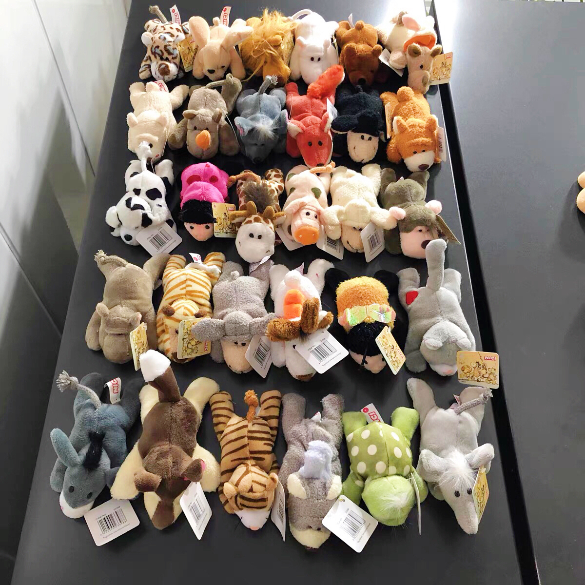 nici冰箱贴可爱卡通汽车摆件中控台装饰品趴屏幕毛绒公仔车内玩偶