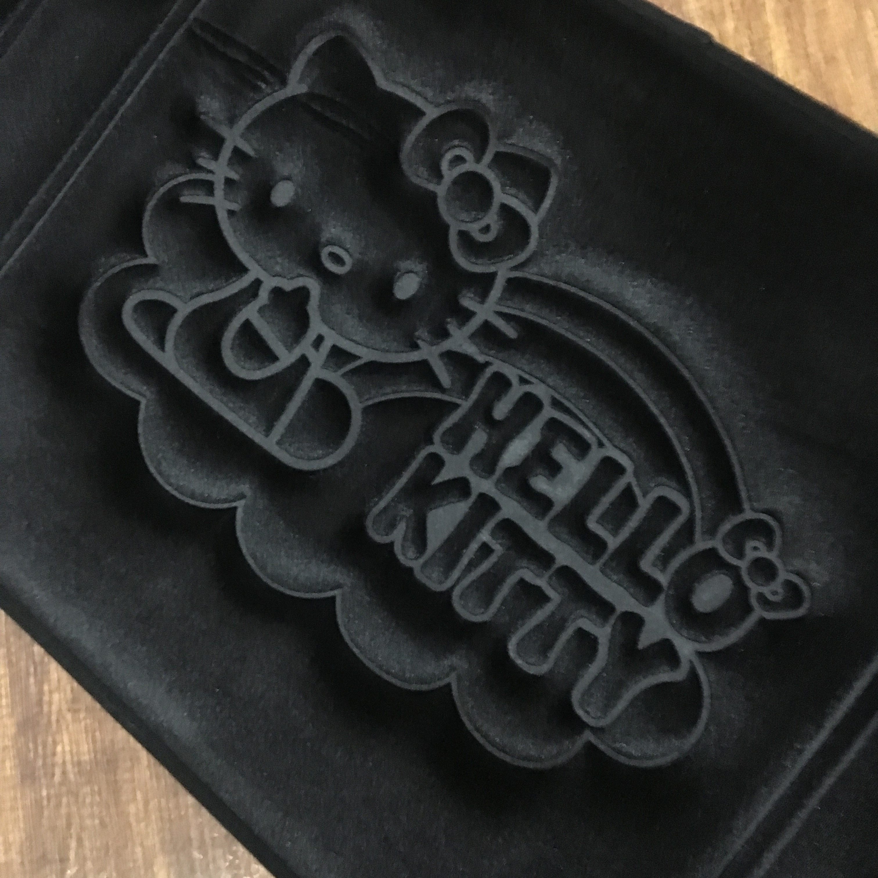 正版授权 hello kitty 黑色汽车后座坐垫 汽车装饰在类目 汽车/用品/配件/改装, 汽车用品/内饰品, 汽车文化产品中 - 来自Buy2taobao.com提供专业的淘宝代购服务