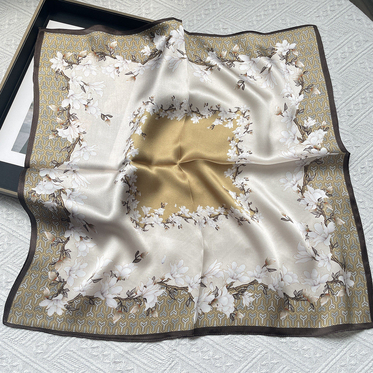 法式复古白色小花真丝丝巾女夏季时尚百搭印花职业装饰围脖小领巾