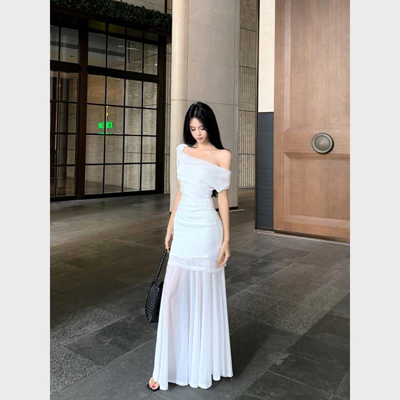 法式蕾丝网纱拼接斜肩白色连衣裙女夏季气质收腰显瘦包臀度假长裙