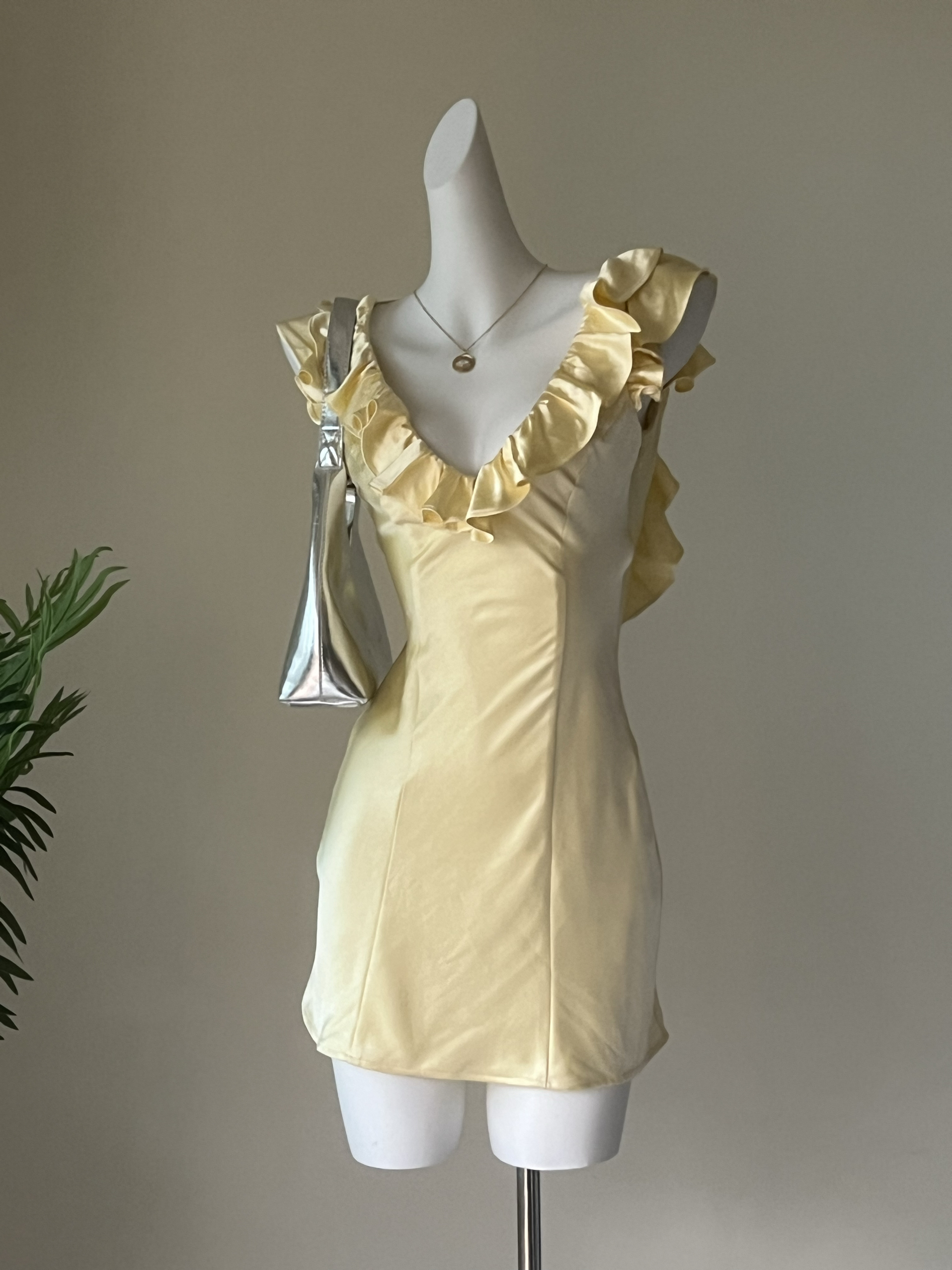 Yellow (the whole store defaults to non-refundable defects and can exchange the code number)