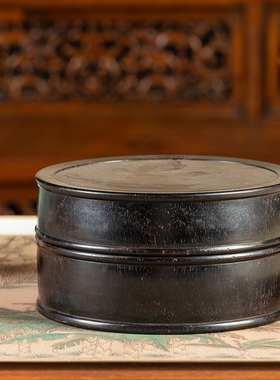 清代紫檀整挖圆形盖盒