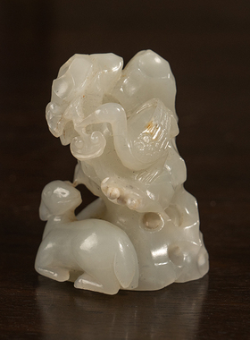 和田玉雕太湖石卧鹿摆件