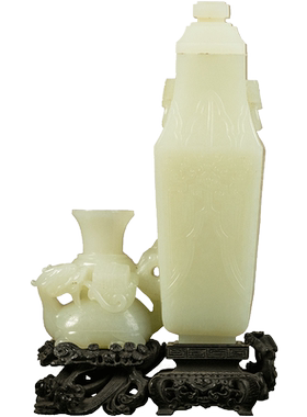 玉雕铺首耳蕉叶纹方尊摆件