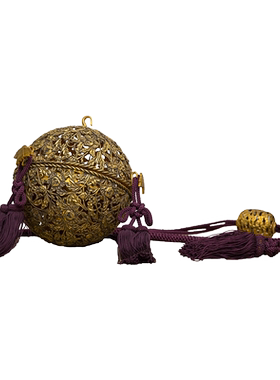 铜鎏金镂雕卷草花卉纹香薰