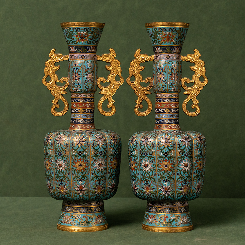 清代铜胎掐丝珐琅螭龙耳赏瓶