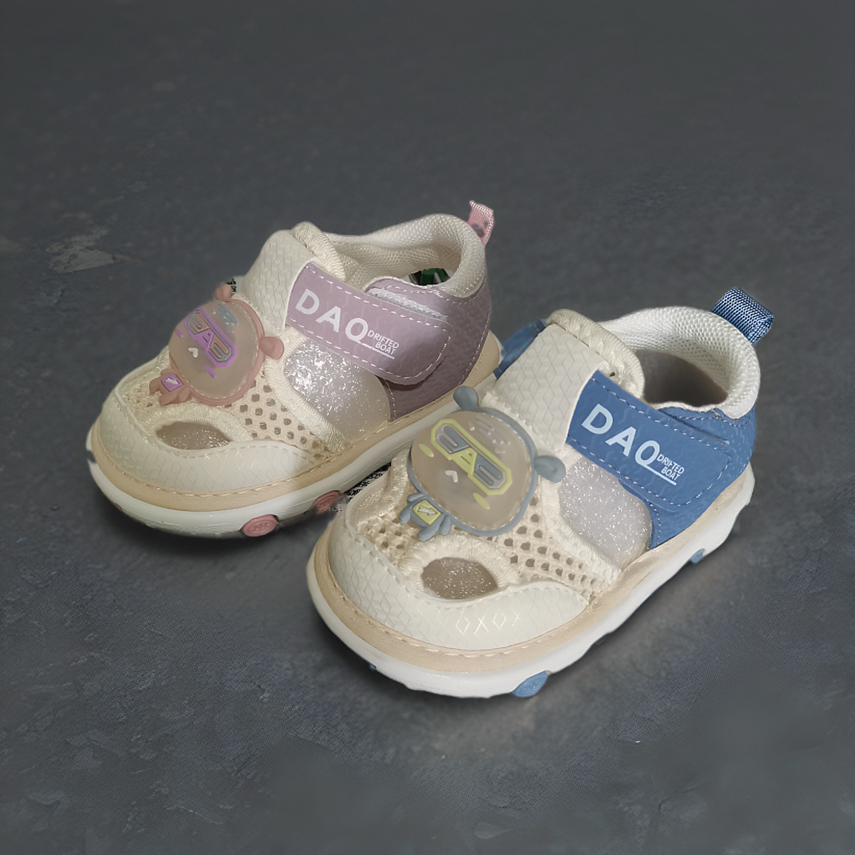 2女宝宝夏季会叫又会亮凉鞋1岁男童婴儿软底防滑学步鞋不夹小脚趾