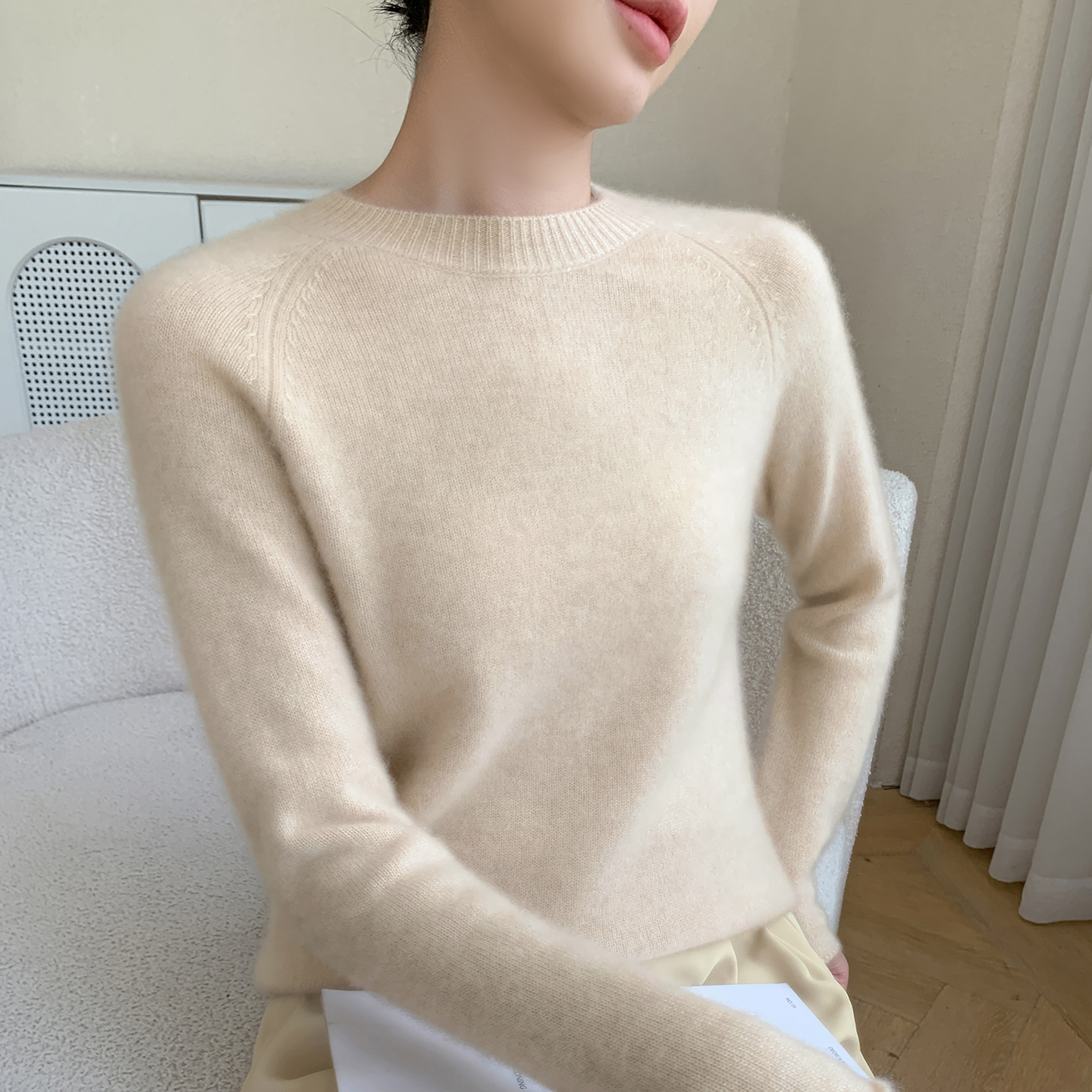 山羊绒衫女士卷边圆领毛衣