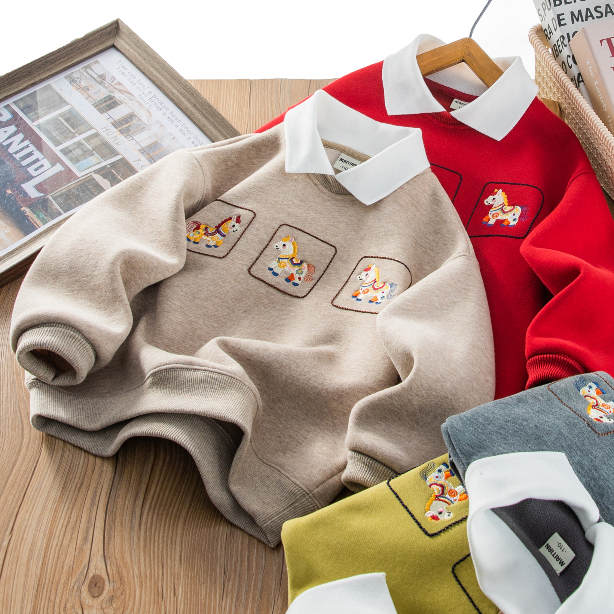 马年儿童2025冬翻领刺绣小马卫衣中大童休闲百搭舒适上衣