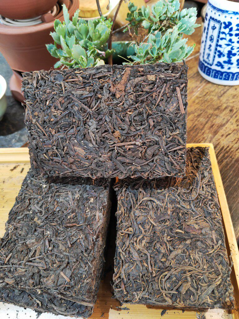 双十二拍一发二农家野生六堡茶砖250克一砖 年份90年代