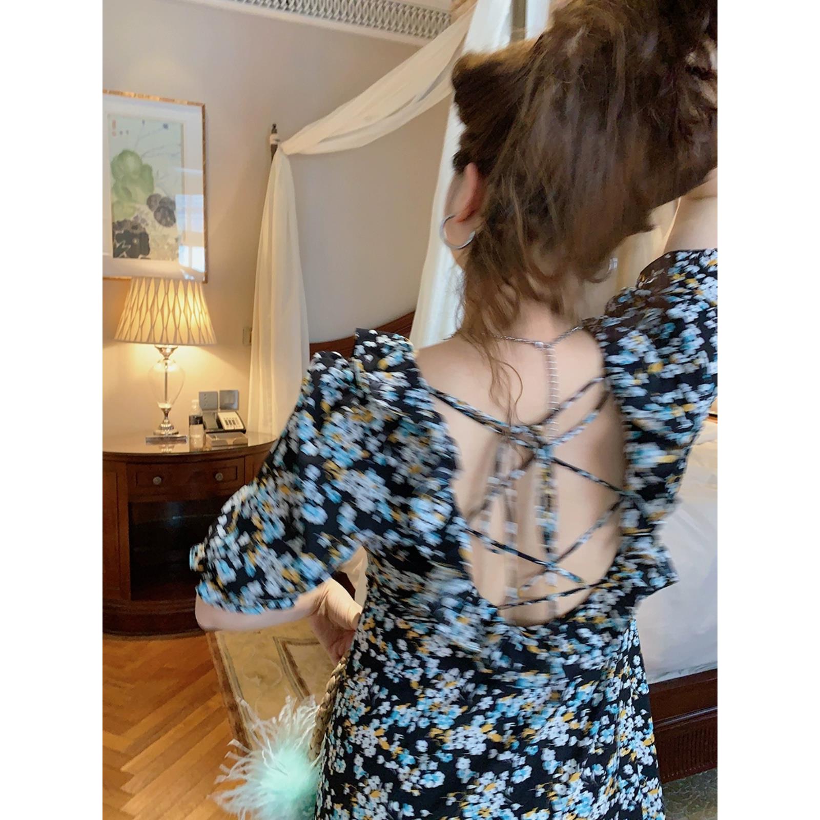 金大支碎花露背连衣裙女2023新款春夏季胖妹妹小众设计感法式裙子图片