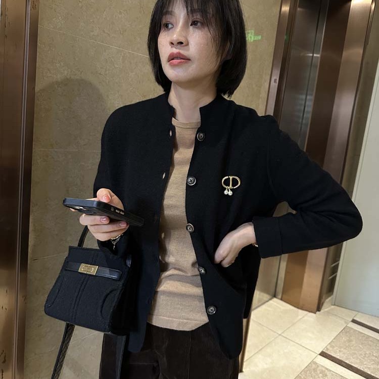 简约，知性好搭 柔软舒适100%羊毛立领单排扣显瘦针织衫外搭外套