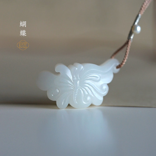 良器艺术蝴蝶和田玉白玉雕件女款