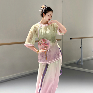 刺绣渐变晕染古典舞蹈服女演出服飘逸练功服中国舞古风汉唐上衣