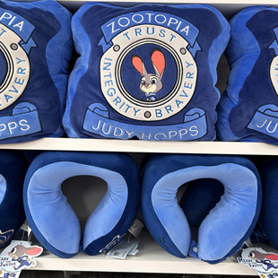 迪士尼朱迪的警官生活系列记忆棉U型枕&警徽抱枕 名创优品MINISO