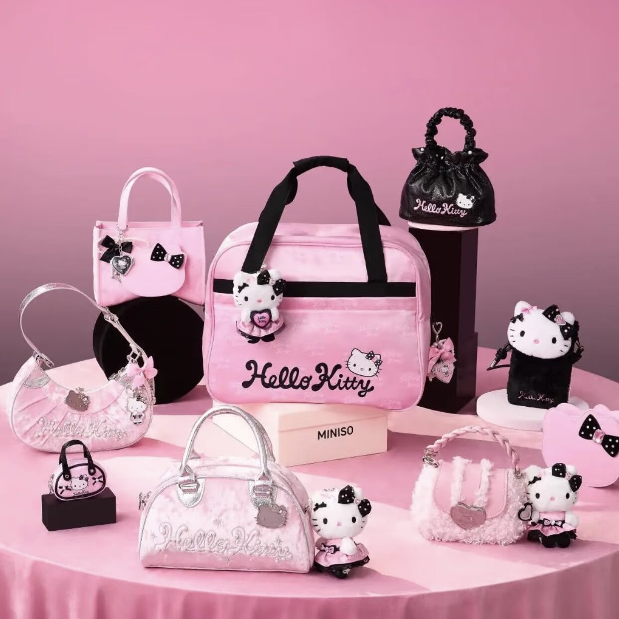 Hello Kitty闪闪派对系列单肩斜挎化妆收纳耳机包 名创优品MINISO,模玩/动漫/周边/娃圈三坑/桌游,动漫背包/钱包/箱包,淘宝优惠券,粉丝福利购,淘宝优惠卷