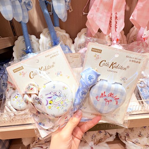 Cath Kidston花园工坊系列浮雕丝带随身镜 名创优品MINISO挂饰镜
