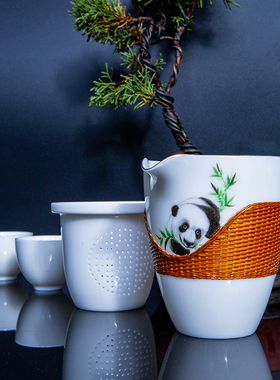 非遗瓷胎竹编熊猫便携公杯茶具