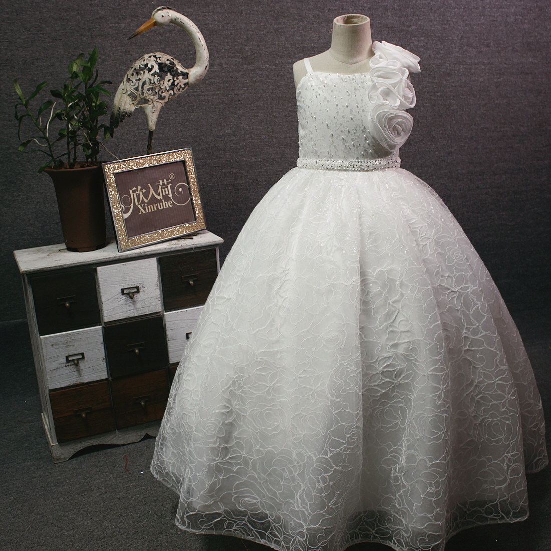 女童白色长款礼服简约大方蓬蓬裙