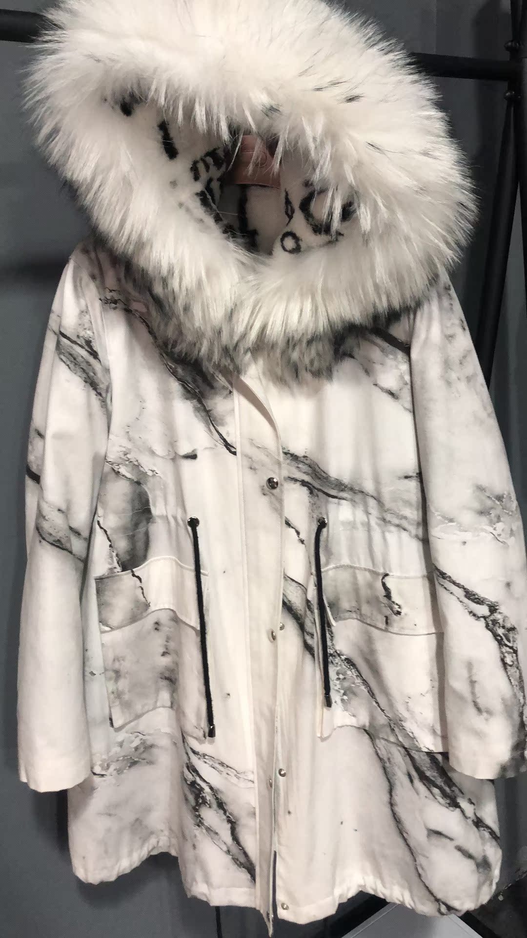 孤品秒杀   獭兔毛貉子毛 长款在类目 女装/女士精品, 皮草中 - 来自Buy2taobao.com提供专业的淘宝代购服务