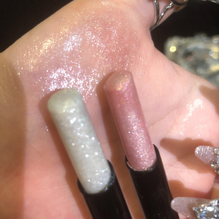 抹脸上的亮晶晶高光棒一抹就闪珠光亮片脸部亮闪闪一闪一闪的闪粉