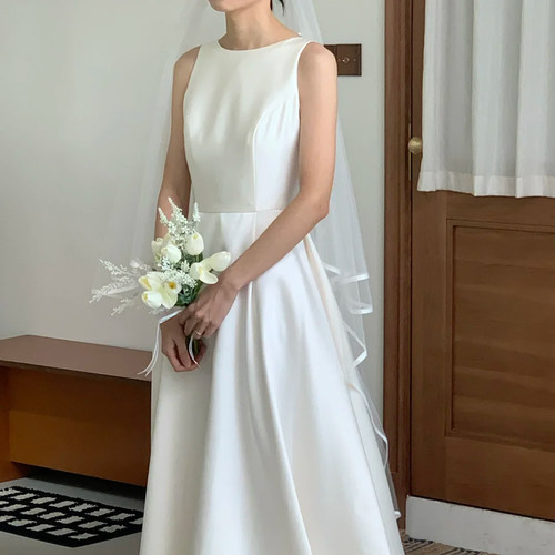 法式缎面轻婚纱新娘订婚宴会