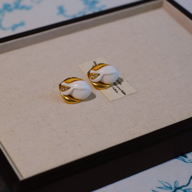 vintage toccata KJL for avon 白色 午夜玫瑰 耳针耳环