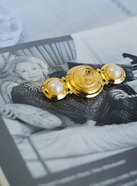 toccata vintage  Liz Claiborne 金色 珍珠 盾牌 胸针666