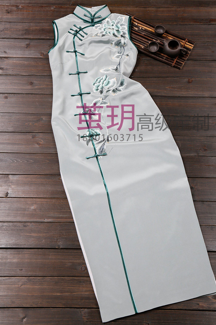 茧玥灰绿色重绉偏襟旗袍高端定制