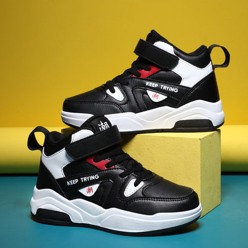 小黄鸭皮面防水篮球鞋男童