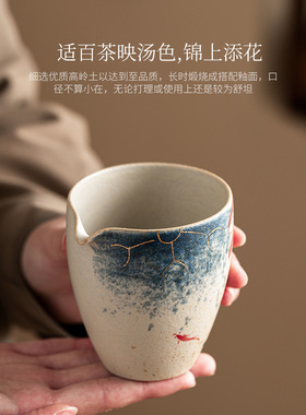 极简单的蓝色和白色燧石红公平杯与金，手绘莲花韵锦鲤茶具配件，