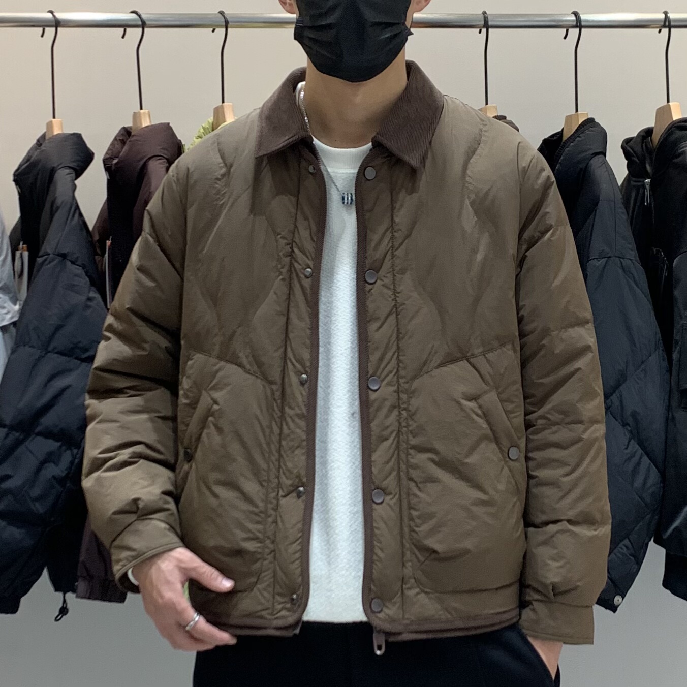 冬季新款男翻领轻薄羽绒服美式复古拼接设计感简约休闲保暖羽绒衣