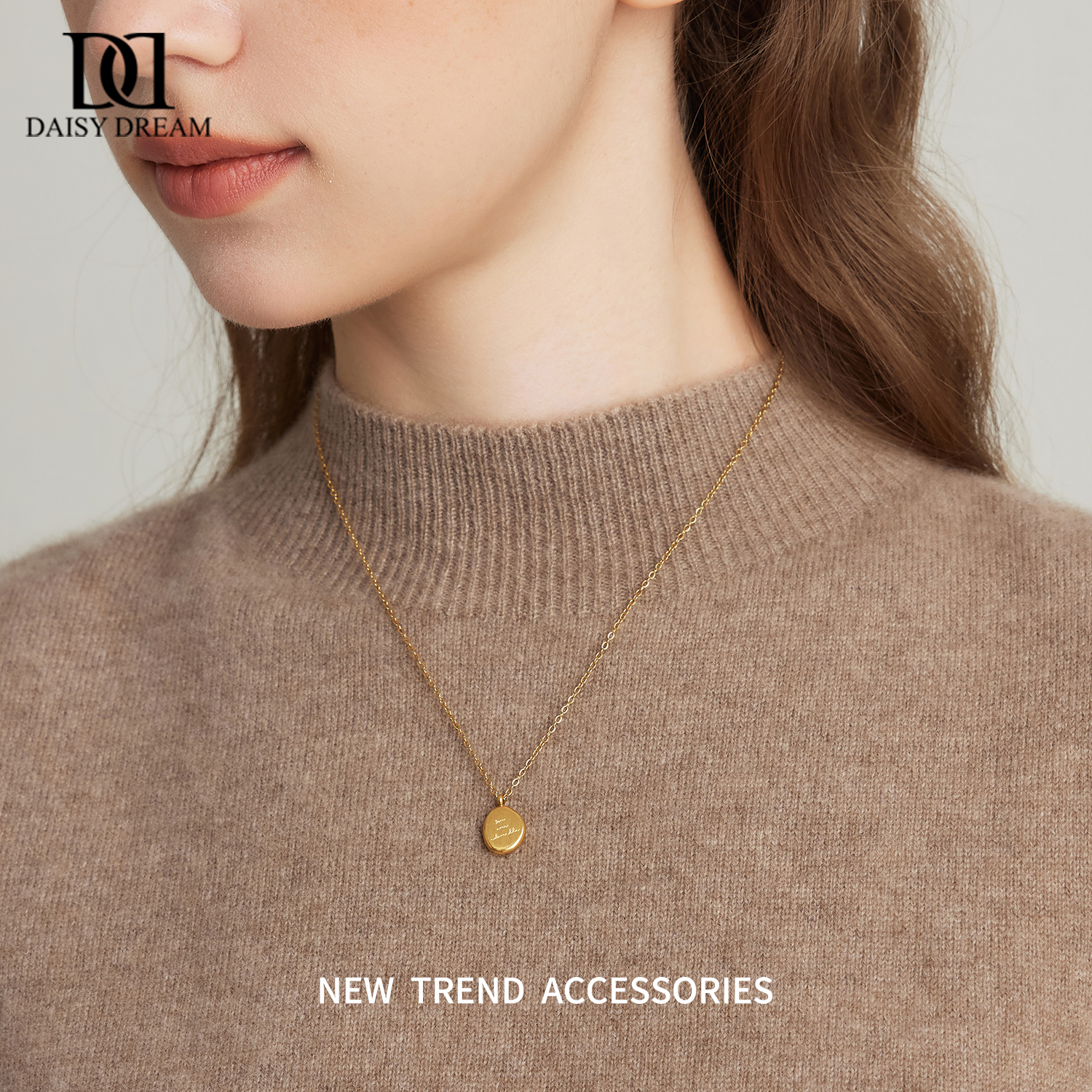 字母圆牌项链女轻奢小众