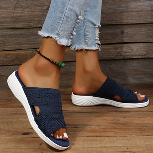 Summer women's flat bottomed fashionable slippers女士凉拖鞋