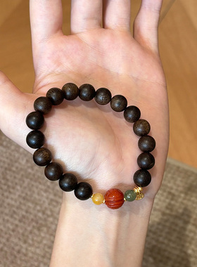 沉香单圈手串搭配南红回纹珠