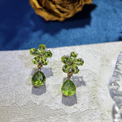 星赞S925纯银镀金约4.47克拉天然橄榄石花花款水滴耳钉优雅精致