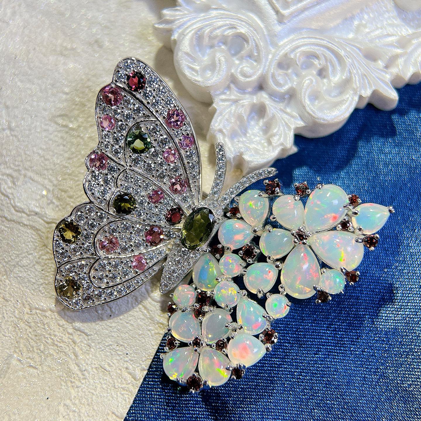 星赞轻奢珠宝S925银镶嵌约0.45克拉天然多彩碧玺欧泊胸针重工精致