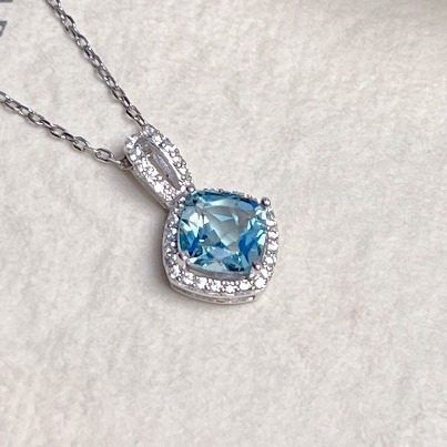 星赞轻奢珠宝925银镶嵌约1.4克拉天然海蓝豪华简单围镶大主石吊坠