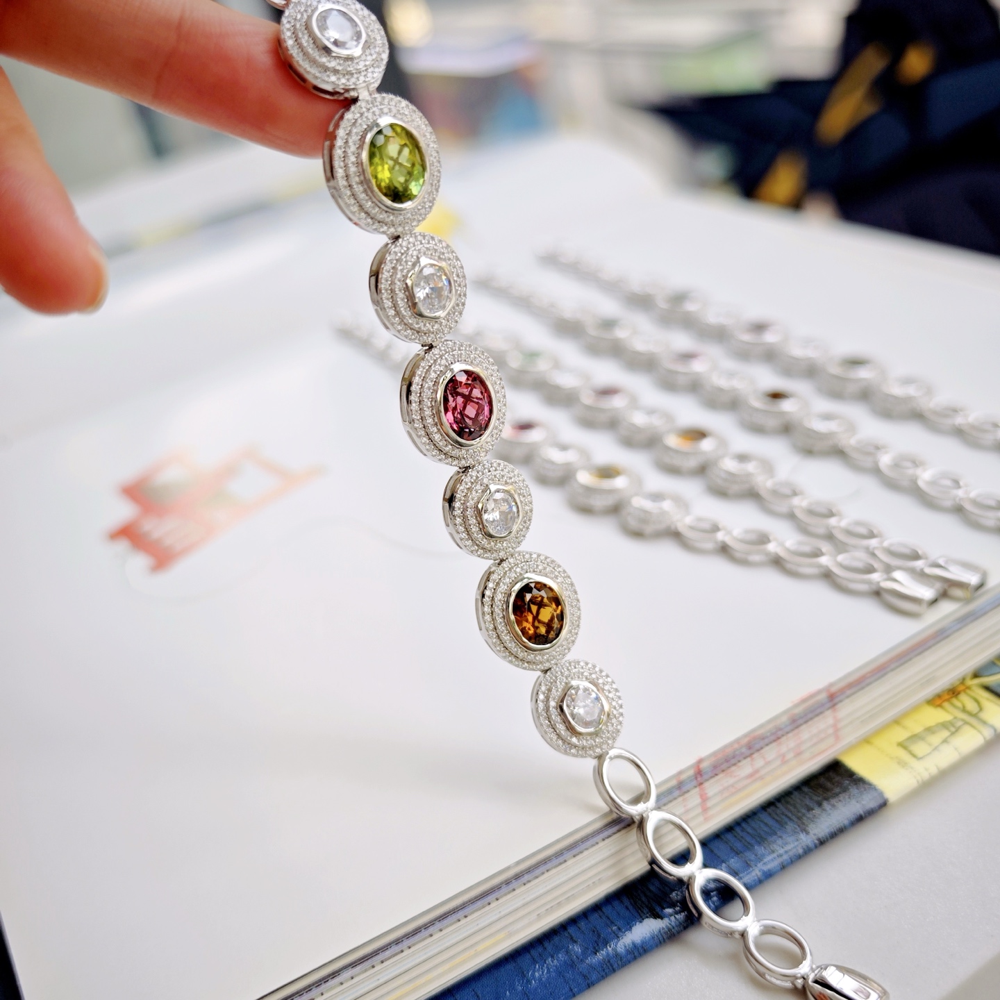 星赞轻奢珠宝S925银镶嵌天然多彩碧玺椭圆形手链高级优雅设计感