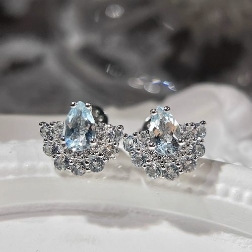 星赞轻奢珠宝S925银约0.70克拉天然海蓝宝水滴形切割扇子造型耳饰