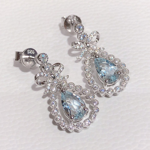 星赞轻奢珠宝S925银约1.45卡天然海蓝宝轻奢镂空围镶蝴蝶结女耳钉
